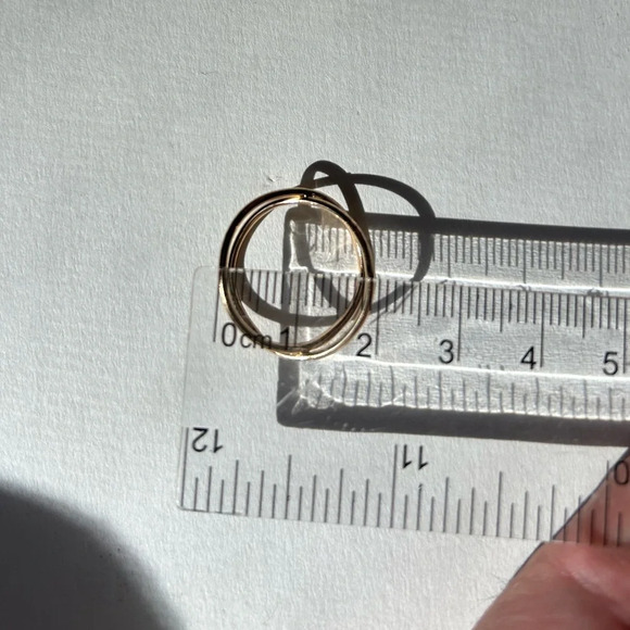 3/$20 Classic Gold Tone Thin Crossed X Loop Shaped Ring - Picture 4 of 5